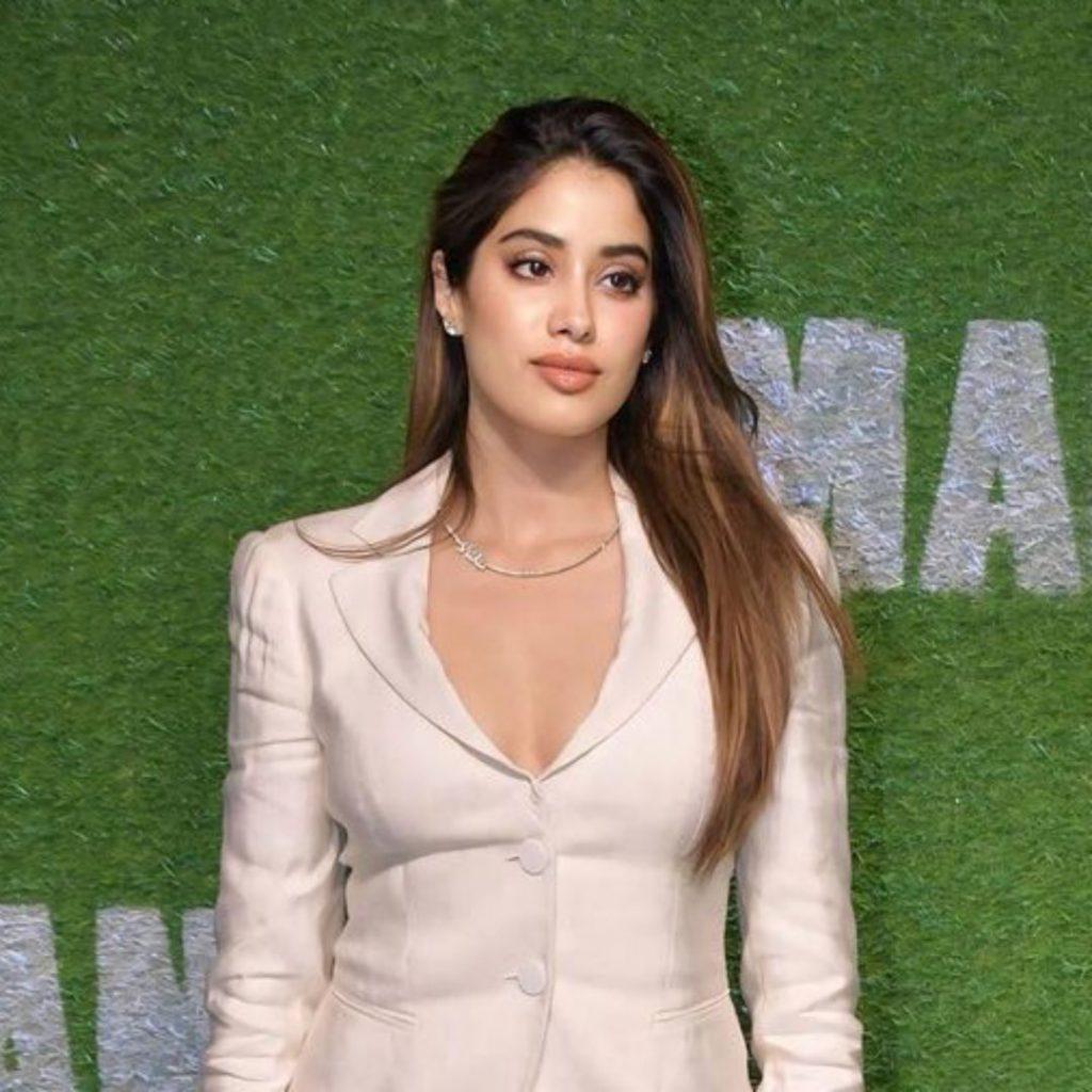 Janhvi Kapoor necklace