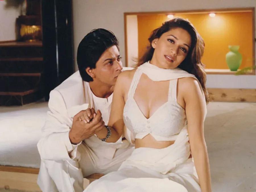 Madhuri Dixit wearing the skinny dupatta in Dil Toh Pagal Hai