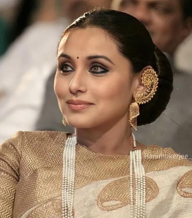Kanpasha earrings, West Bengal