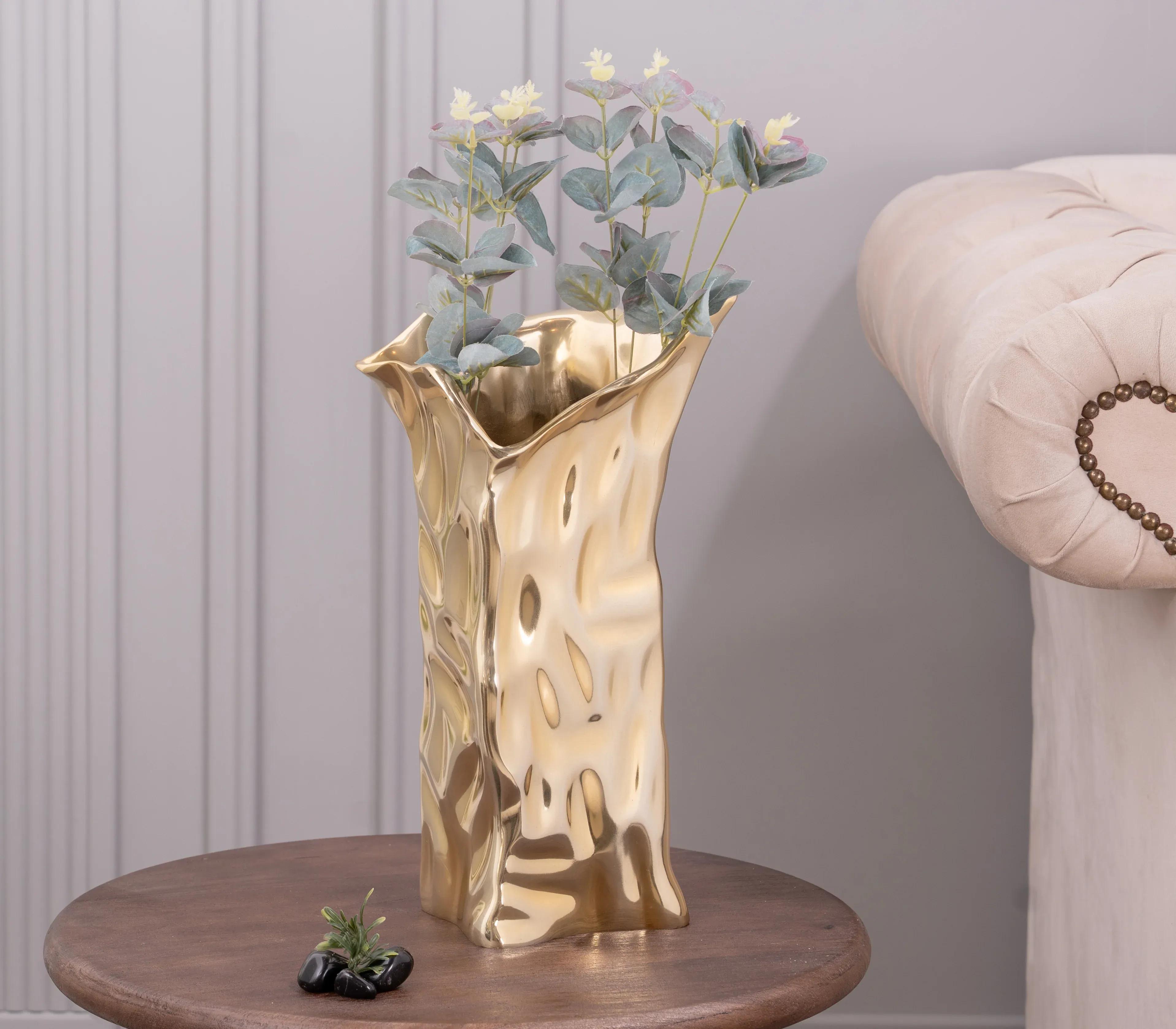 The Ebony Vase, Rabyana Design