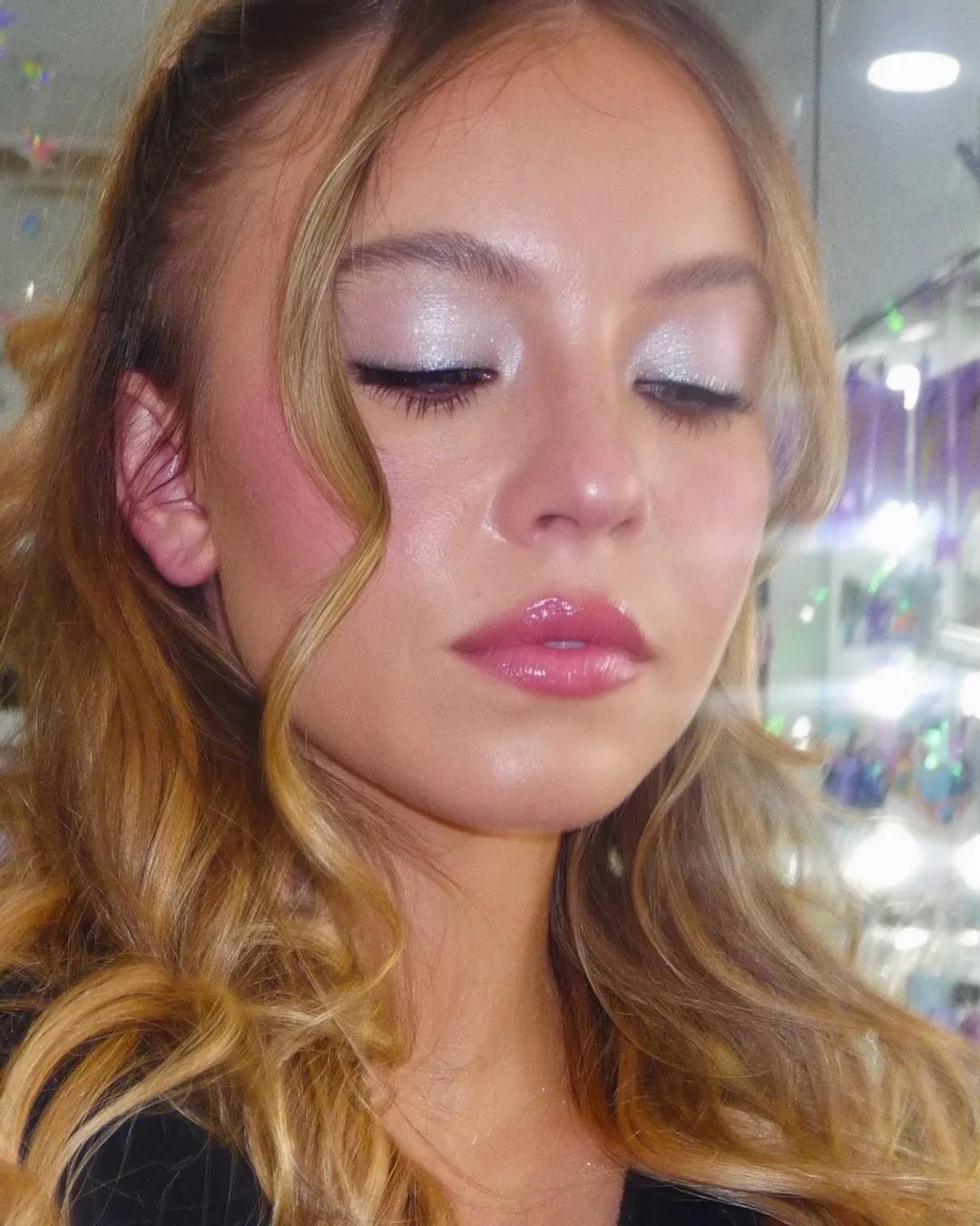 Sydney Sweeney as Cassie sporting the frosty-eye look