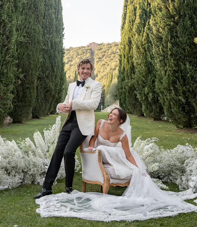 Millie Bobby Brown Felicita A Su Marido Jake Bongiovi Y Lleva Sus Iniciales Pecho 20250508681c85f0e52da91ed53c60c6 Millie Bobby Brown Felicita A Su Marido Jake Bongiovi Y Lleva Sus Iniciales Pecho 20250508681c85f0e52da91ed53c60c6