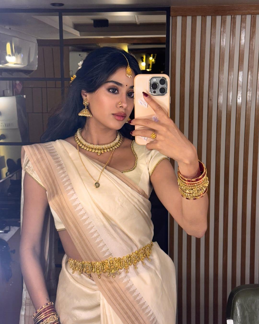 Janhvi Kapoor wearing gold jewellery