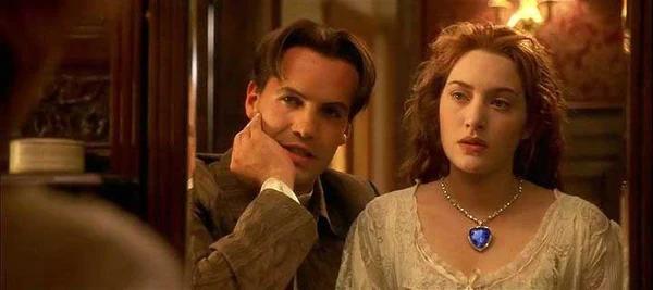 Rose (Kate Winslet) wearing the The Heart Of The Ocean Necklace in Titanic
