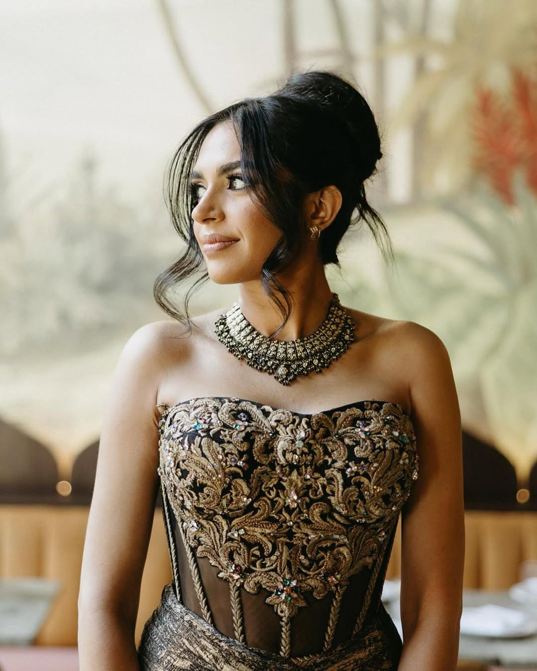 Ashna Dhalla’s look is a perfect blend of modern charm and timeless grace