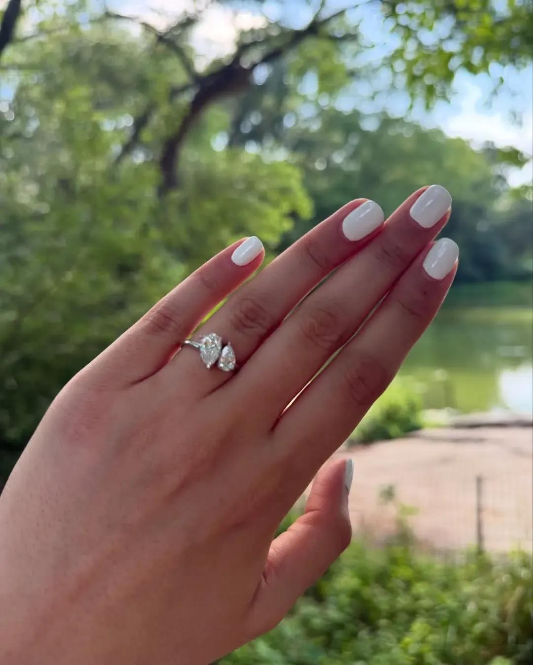 Anshula Kapoor opted for a Toi Et Moi engagement ring