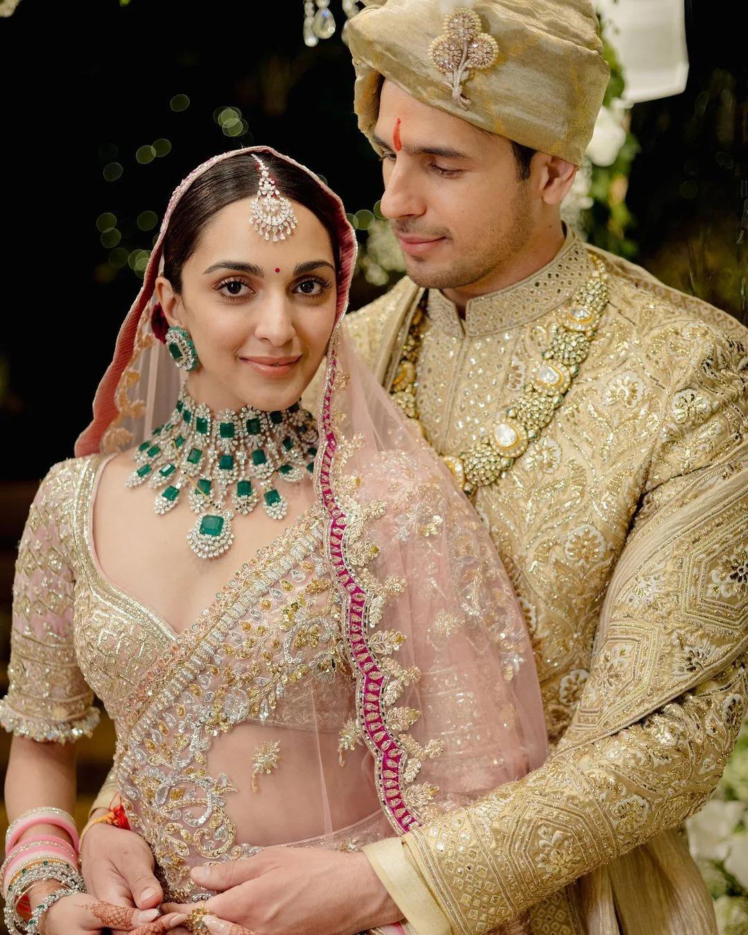 Kiara Advani wearing a Maangtikka on her wedding
