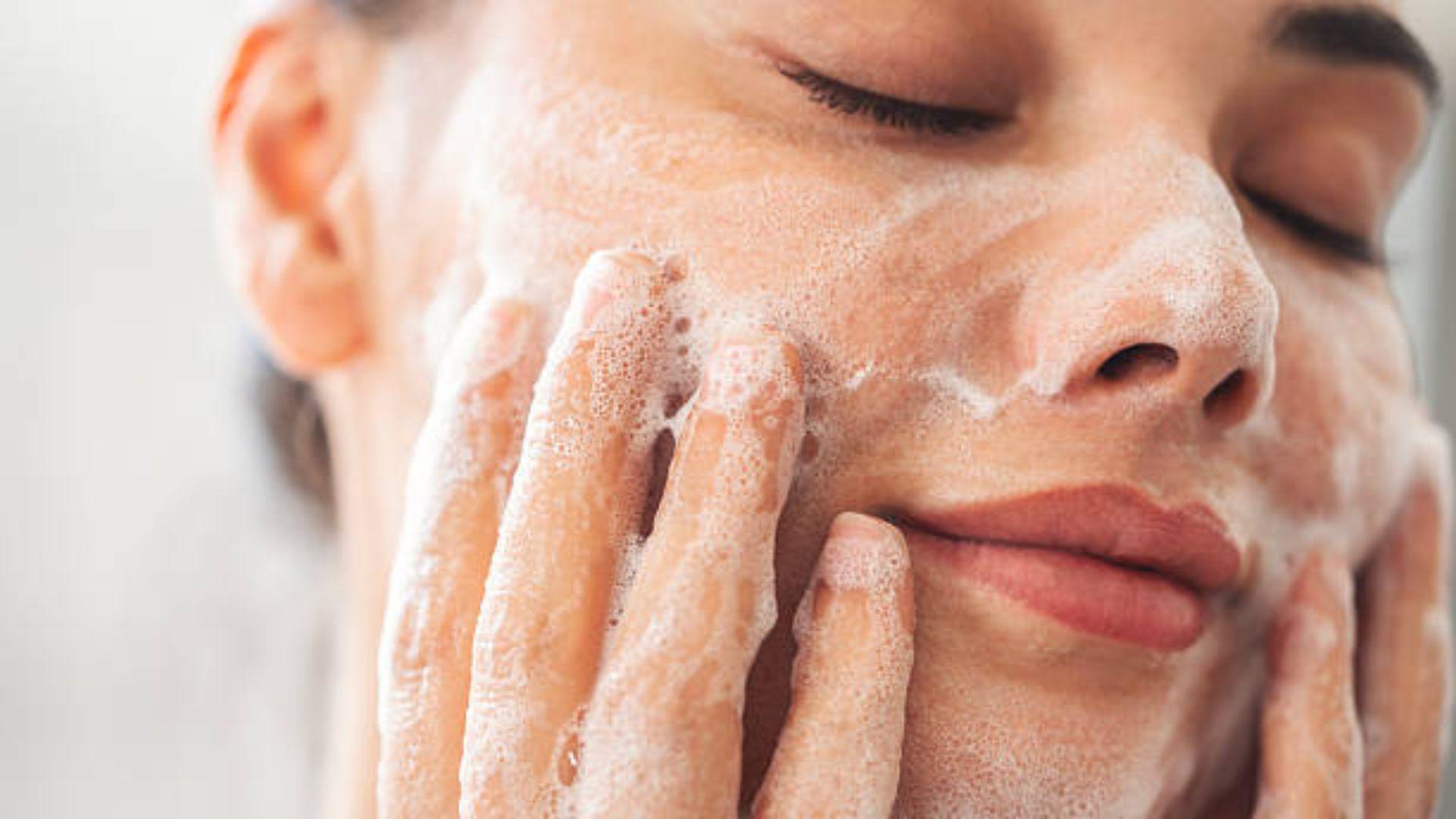 Face Cleansers for Oily Skin This Winter