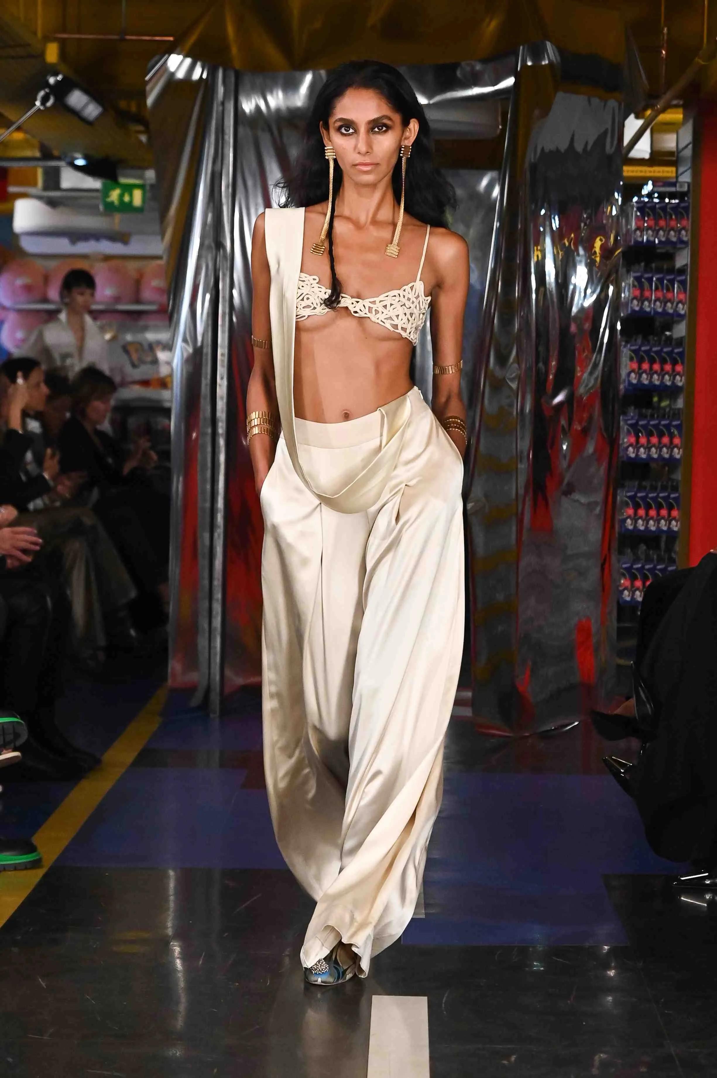 AK|OK Anamika Khanna