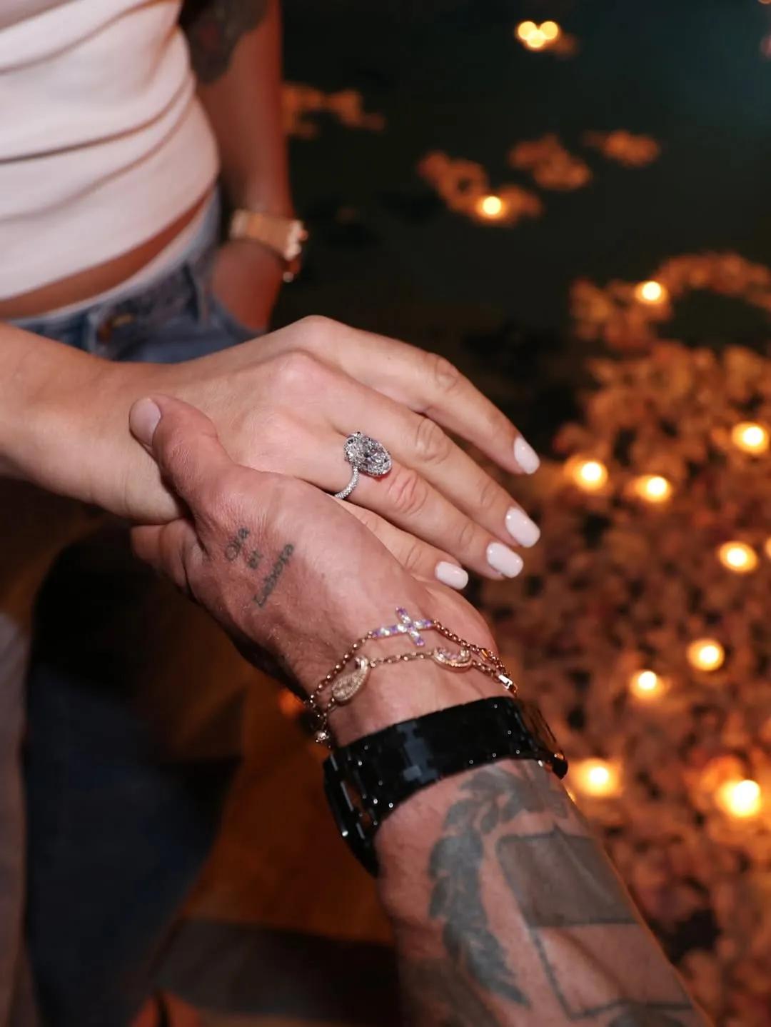 Aryna Sabalenka wearing her oval-cut engagement ring