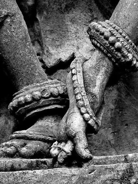 Timeless Sculptures of India From the divine stone carvings of South Indian temples to the grand (1)