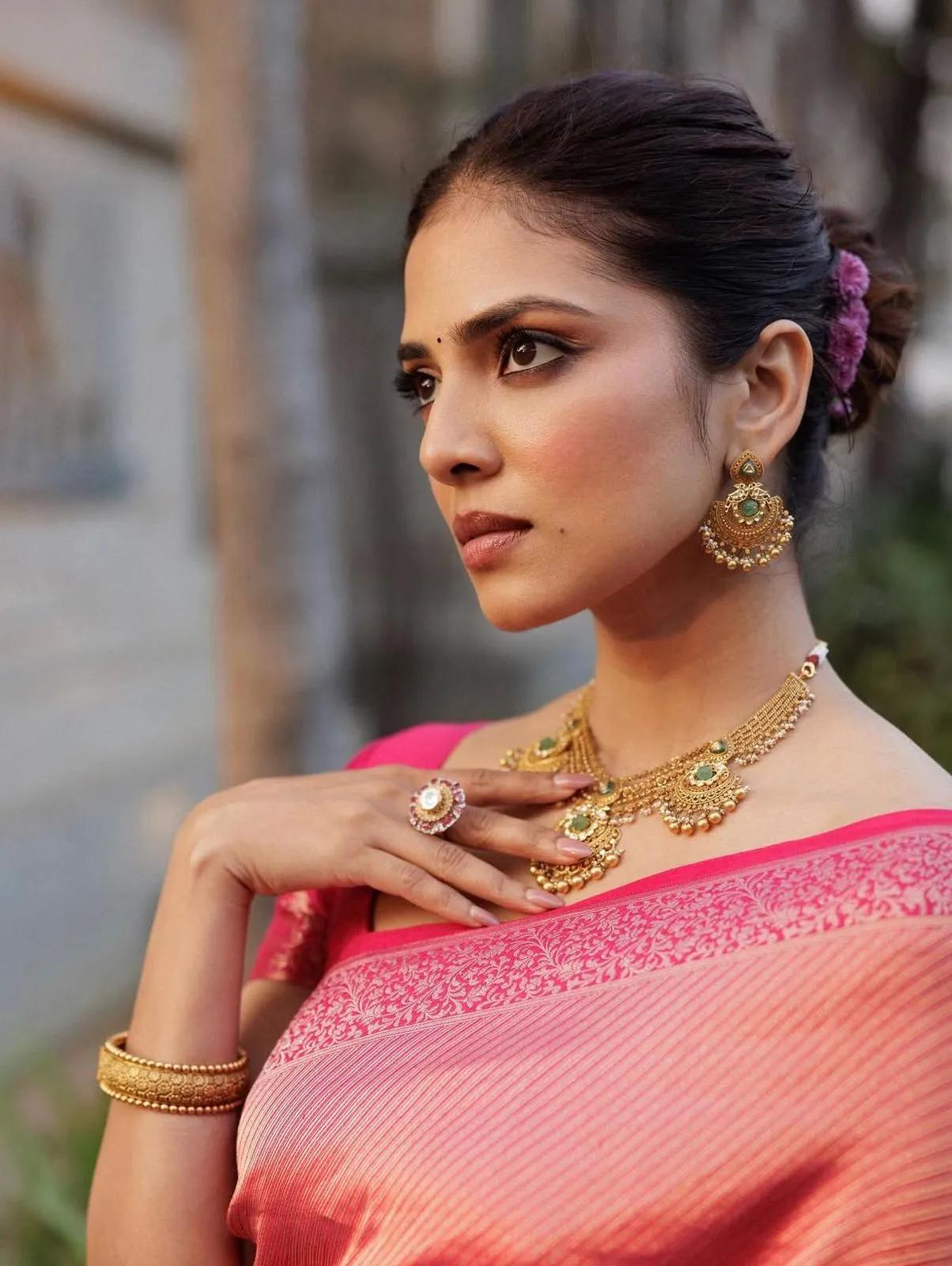 Malavika Mohanan in gold jewellery