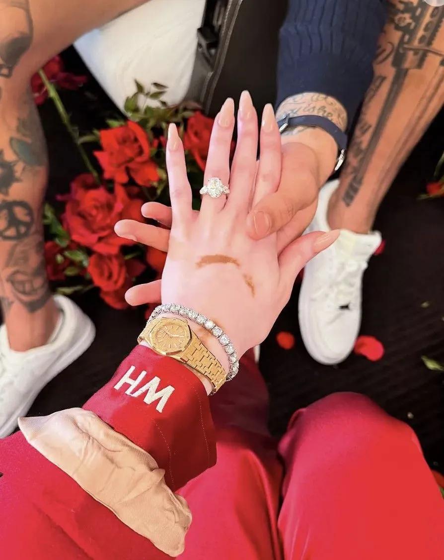 Winnie Harlow wearing her oval-cut engagement ring